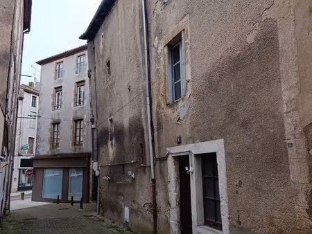 à vendre – restaurant et appartements à rénover confolens – charente (16)