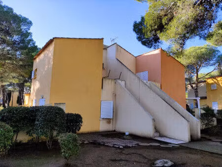 le cap d'agde: pinède au calme dans la pinède : studio avec mezzanine terrasse et parking