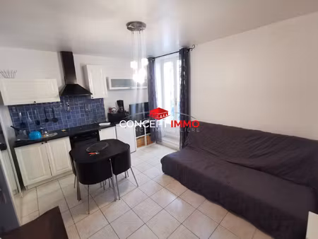 studio meublé d'environ 20m2 avec balcon à belgentier