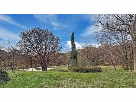 maison avec vue dégagée dans la nature