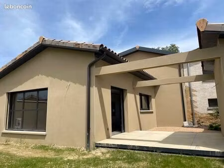 villa recente avec terrain