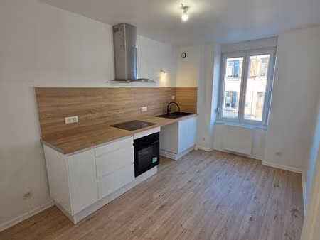 t3 de 69m² entièrement rénové – première occupation – parking & garage