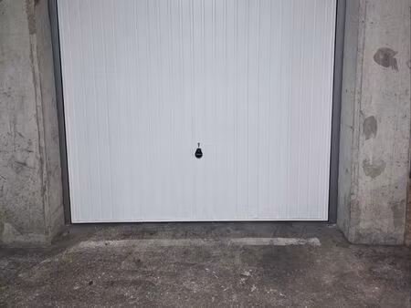grand box garage fermé - parking