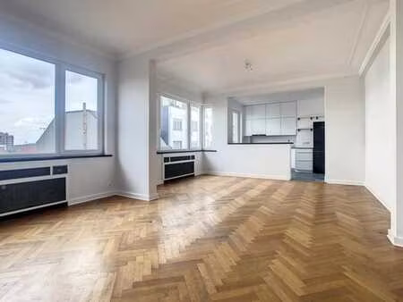 guy d'arezzo : superbe appartement entièrement rénové