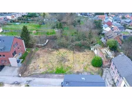 maison à restaurer sur un terrain de 1006m²