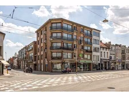 gelijkvloerse kantoorruimte met toplocatie aan de bredabaan