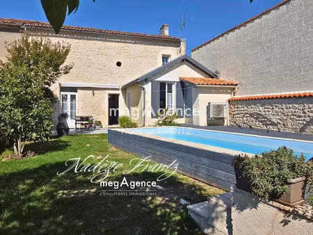 vente maison 5 pièces 101 m² à saint-jean-d'angély (17400)  312 000 €