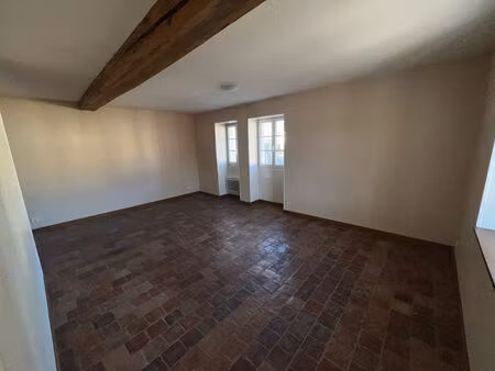 location appartement 3 pièces 80 m² à gy-l’évêque (89580)
