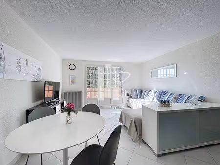 à vendre boulouris : duplex 2 pièces avec terrasse  proche