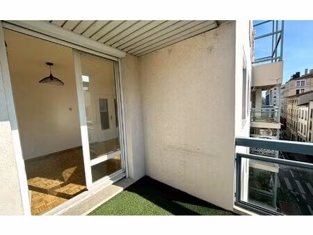 location appartement  m² t-4 à lyon 3  1 578 €