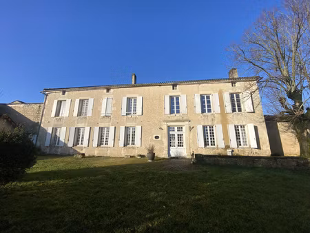grande propriété en pierre de 1820 à rénover charme et aut
