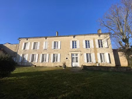 grande propriété en pierre de 1820 à rénover charme et aut