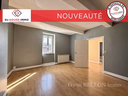 maison de ville   proche commodités.