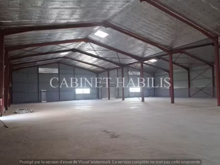a louer - entrepot d'environ 1 600 m2 divisible - saint-loui