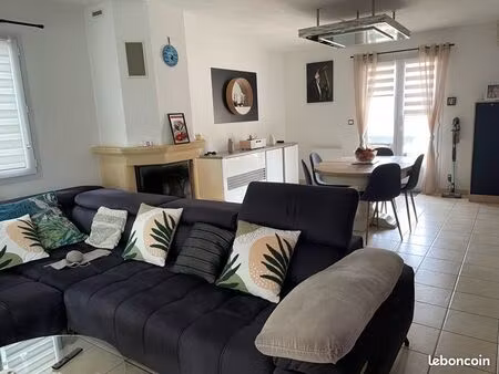 jolie villa sur terrain de 800 mètres carrés