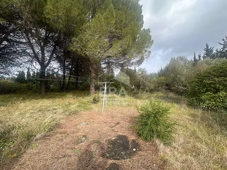 maison de plain-pied d'environ 120 m² à rénover sur 3 000 m² de terrain divisible ? fort p