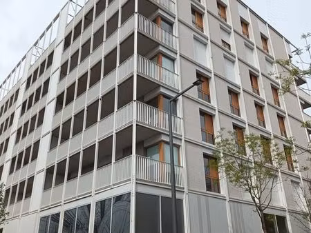 studio dans résidence récente