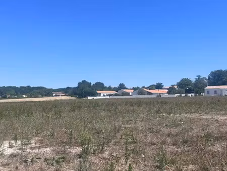vente terrain 701 m² à le gua (17600)  87 345 €