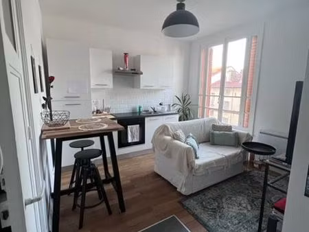 location t1 lumineux lyon 3