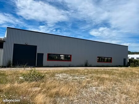 location local activité ou stockage 38260