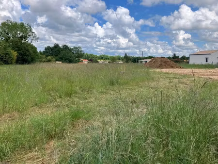 vente terrain 1260 m² à pisany (17600)  125 000 €