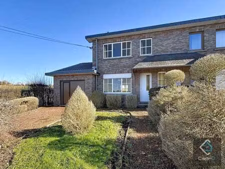 herve : maison 3 façades à rénover (3 ch. avec gd. jardin)