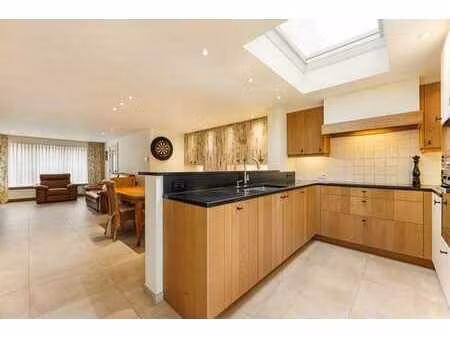 une maison prête à emménager offrant espace  luminosité e...