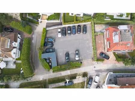 terrain à construire nichée dans un petit sentier du zoute..