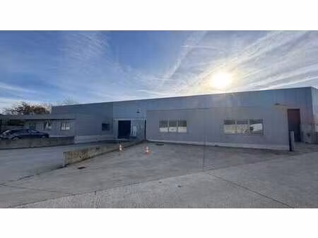 entrepôt logistique à louer près de la r16 à lier