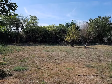 vente terrain 780 m² à eyguières (13430)  247 000 €