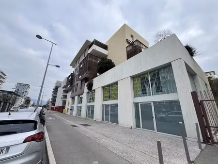 a vendre  bureaux 97 m² + 2 parkings  secteur meridia nice ouest