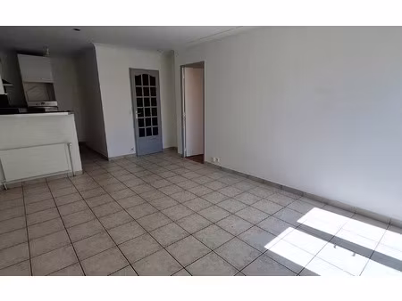 location appartement  m² t-3 à le blanc-mesnil  961 €