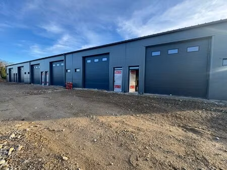 à louer : local neuf de 120 m² + 40 m² de mezzanine