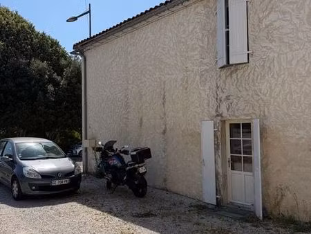 superbe maison de bourg entièrement rénovée - 2 chambres – parking privé - centre bourg ma