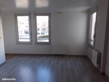 besancon place flore  studio 30m2 avec garage