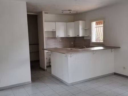 f3-2chbres-55m2-etage1/1centre village a st clement de riviere