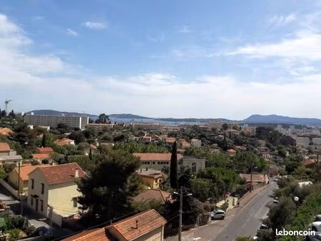 t4 75m² dernier étage – balcon – vue rade toulon – clim – cave