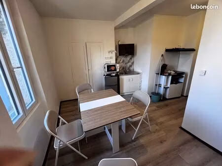 à louer à villeneuve-minervois appartement meublé 2 chambres