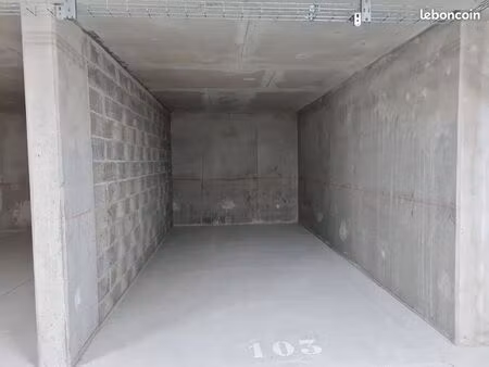 parking/box 14 m² ambilly