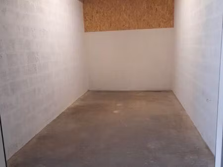 local de stockage / box de stockage