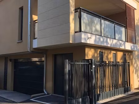 box de garage double fermé dans résidence neuve