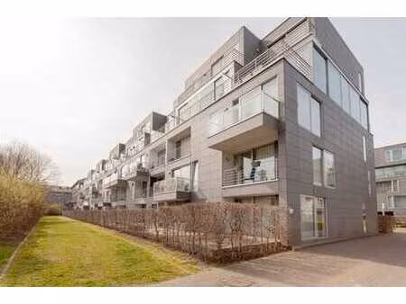 duplex lumineux unique de 3 chambres