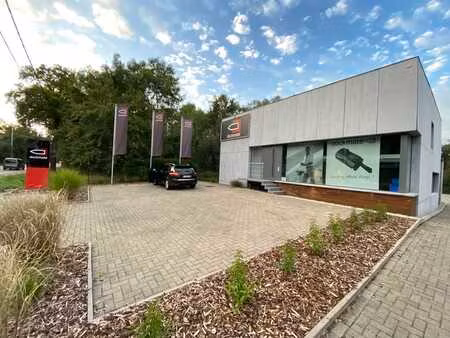 immeuble polyvalent 320 m² – excellente visibilité