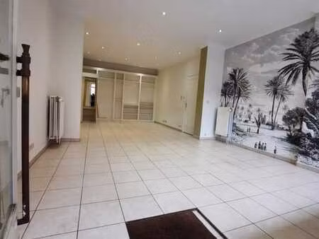 rez-de-chaussee au centre commercial d’uccle proximite poste