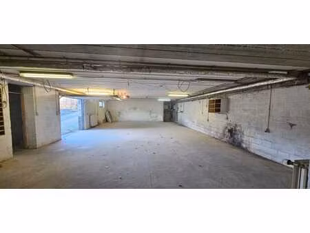 entrepôt de 140 m²