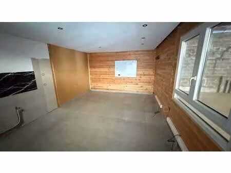 grand hangar avec bureau à theux