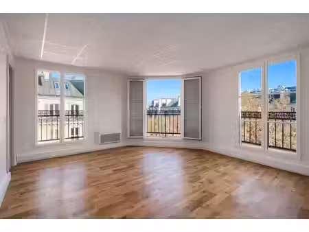 location locaux professionnels 90 m² à paris 1er (75001)  3 167 €