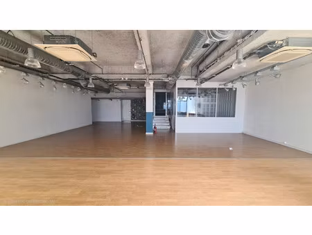 location locaux professionnels 522 m² à paris 17ème (75017)  18 500 €