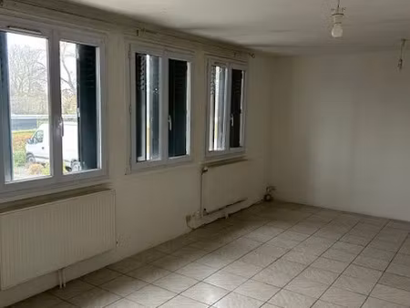 location maison 4 pièces 75 m² à villeneuve-saint-germain (02200)  910 €