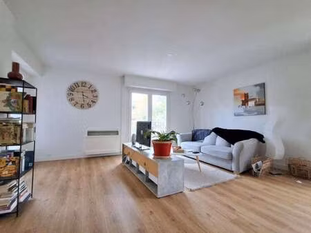 location appartement 3 pièces à la roche-sur-yon (85000) : à louer 3 pièces / 73m² la roch